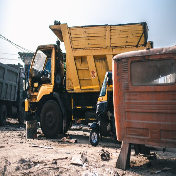 Dumping Trucks  on rent