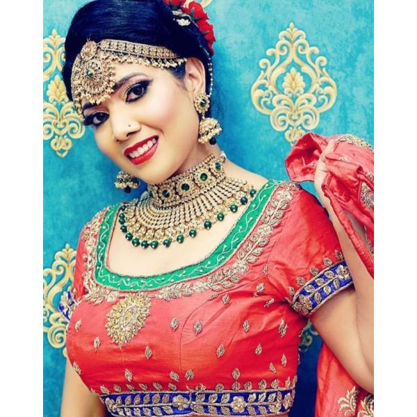 Kundan Bridal Set With Hanging Beads on rent