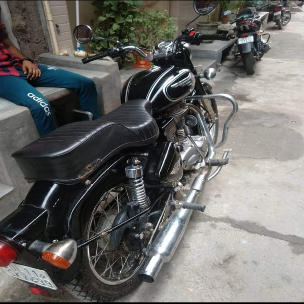 Royal Enfield 500 Standard/Classic on rent