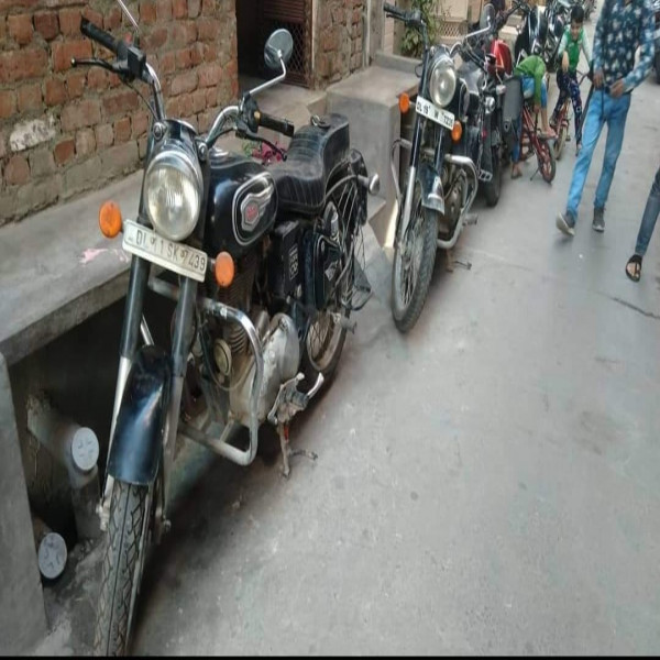 Royal Enfield 500 Standard/Classic on rent