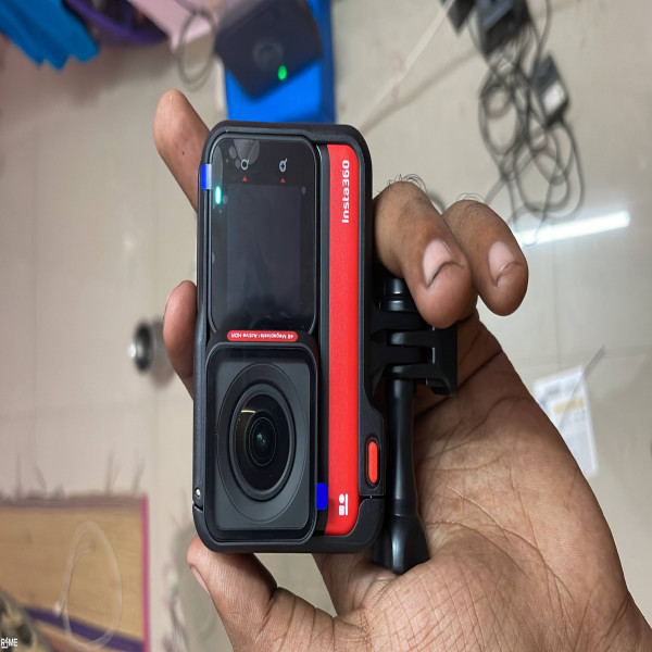 Insta 360 1RS twin edition with invisible stick on rent