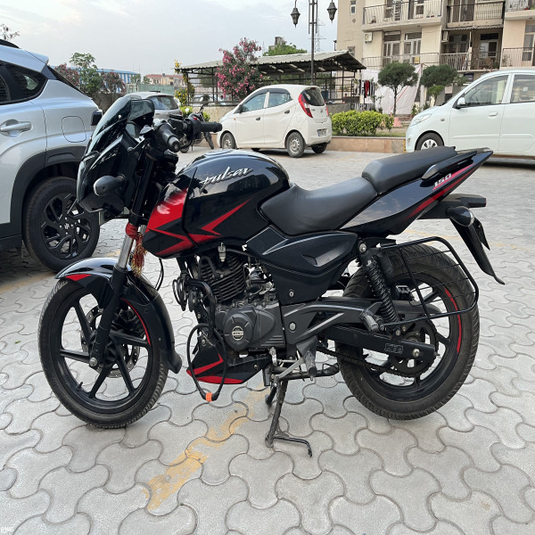Pulsar 150 Twin Disc ABS on rent