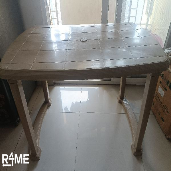Dinning Table on rent