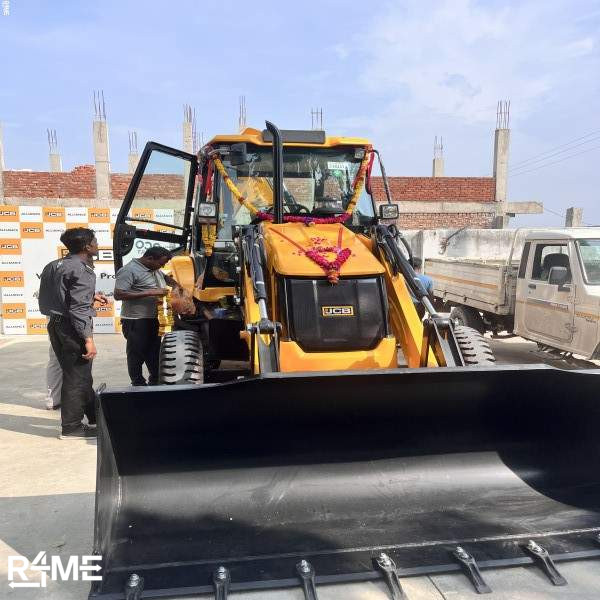 JCB EXCAVATOR,EARTH MOVER on rent