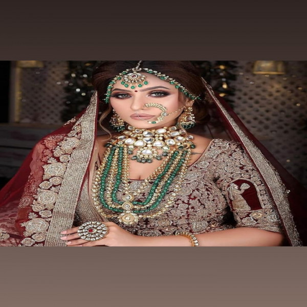 Kundan Green and Gold Rani Haar Jewellery Set on rent