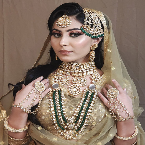 Pearl and Kundan Green and gold jewellery set on rent